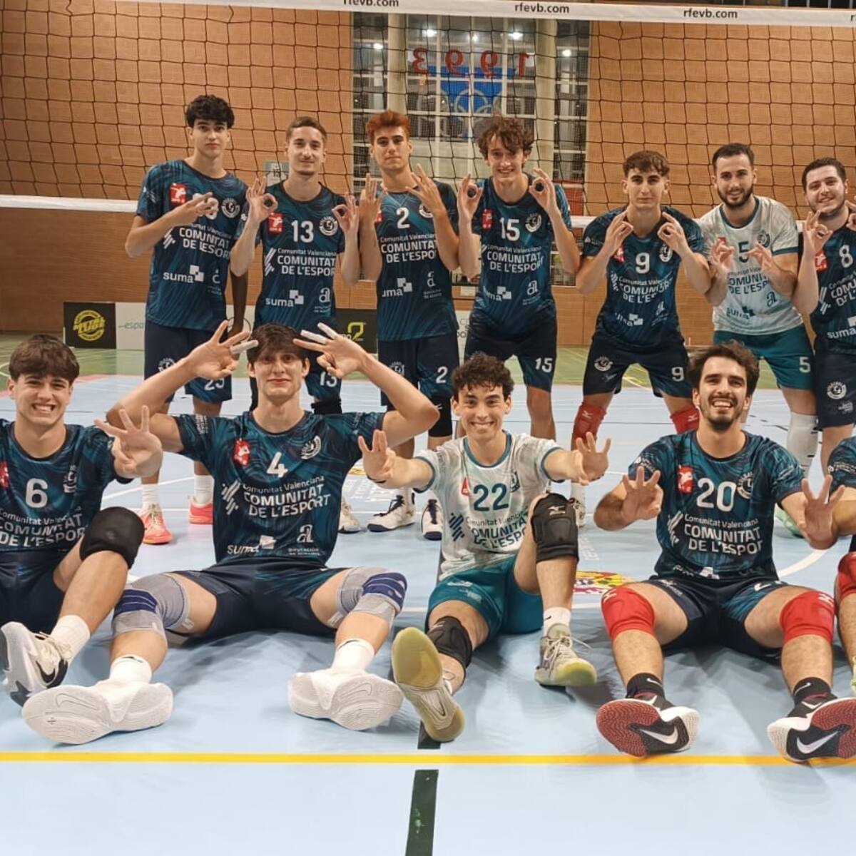 El Volei Villena Petrer vence al Almendralejo Extremadura y se mantiene en la parte alta de la clasificación (3-1)