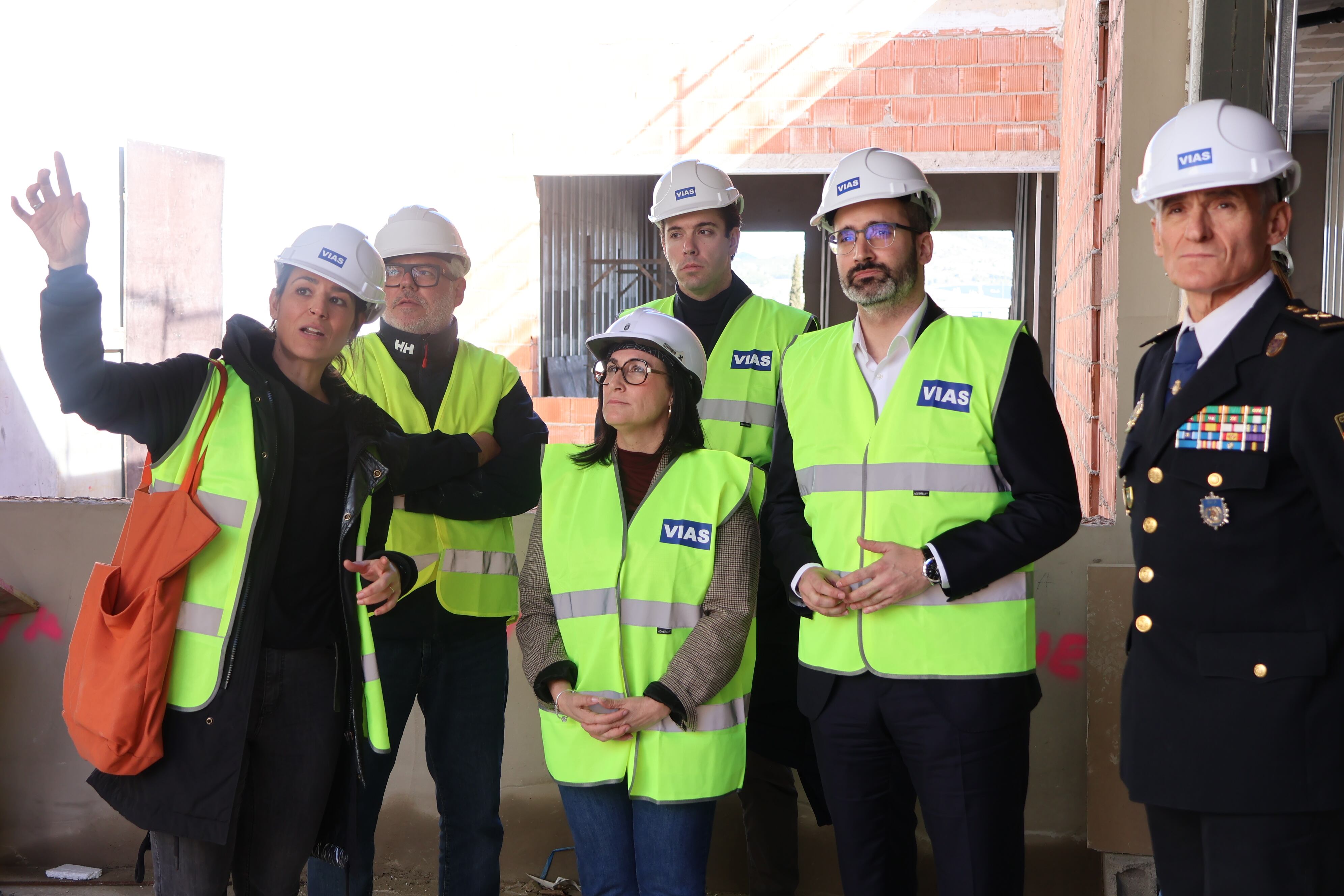 El delegado del Gobierno junto a la alcaldesa, responsable de Policía Nacional y técnicos en la visita a las obras de la comisaría
