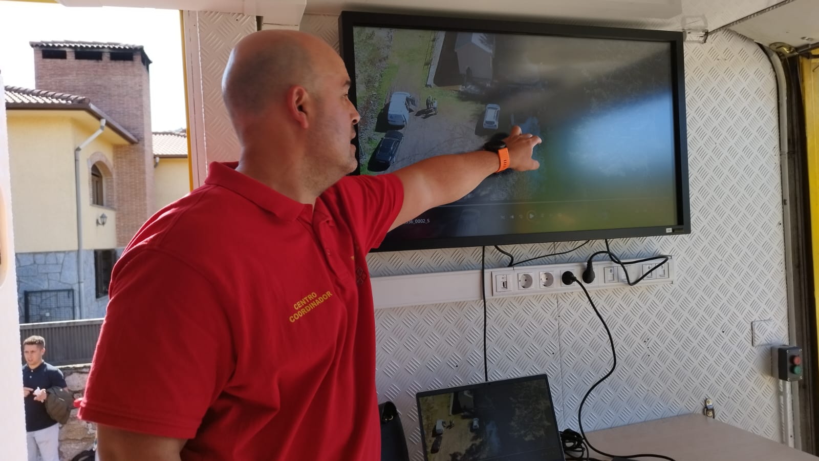 Imágenes del puesto de mando del Centro Coordinador de Emergencia de Protección Civil en El Espinar