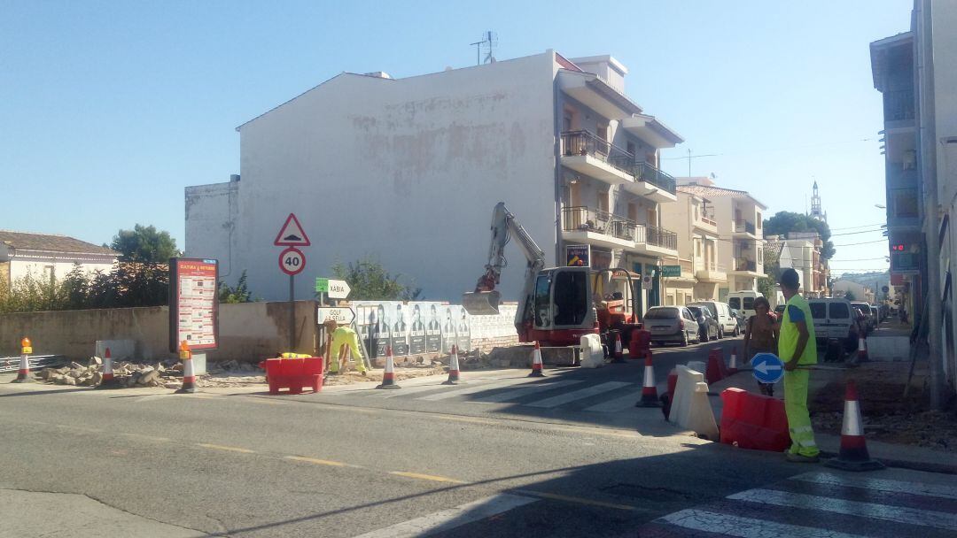 Obras en la travesía de La Xara.