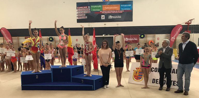 La alcaldesa de Móstoles, Noelia Posse, acudió al Trofeo Villa de Móstoles