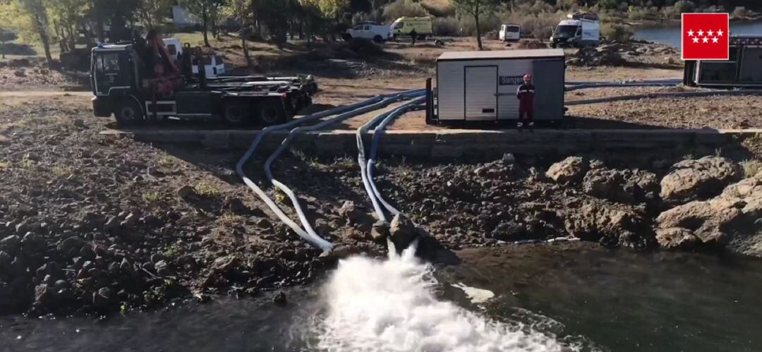 Los Servicios de Emergencias practican las labores del simulacro