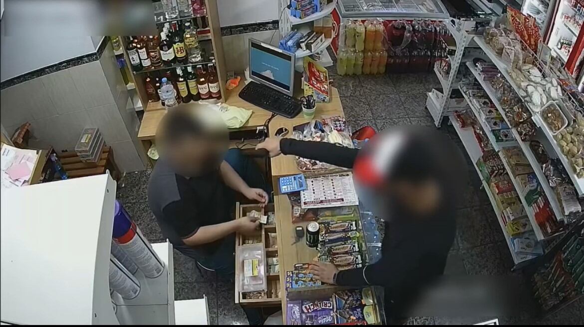 Imagen de las cámaras de seguridad de la tienda durante el atraco