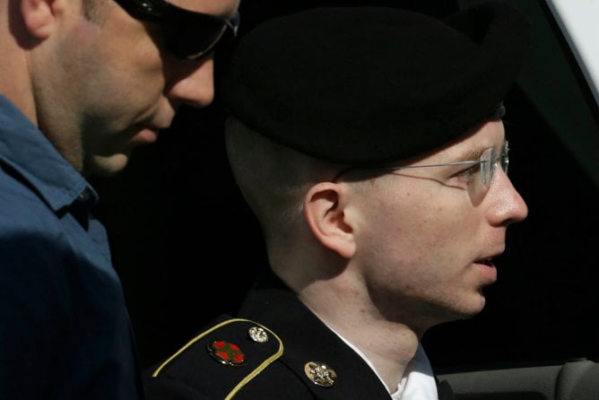 Bradley Manning llegando a su juicio