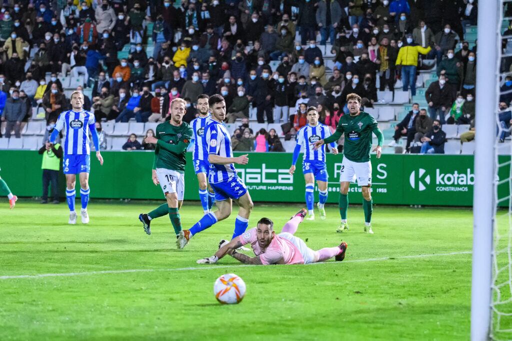 Imagen del Racing-Deportivo de esta temporada en A Malata (foto: Racing de Ferrol)