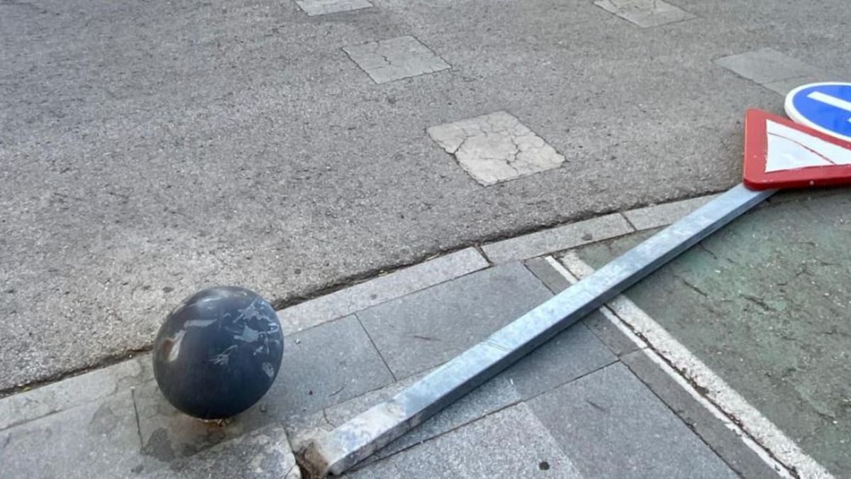 Media decena de señales de tráfico aparecen volcadas en la capital