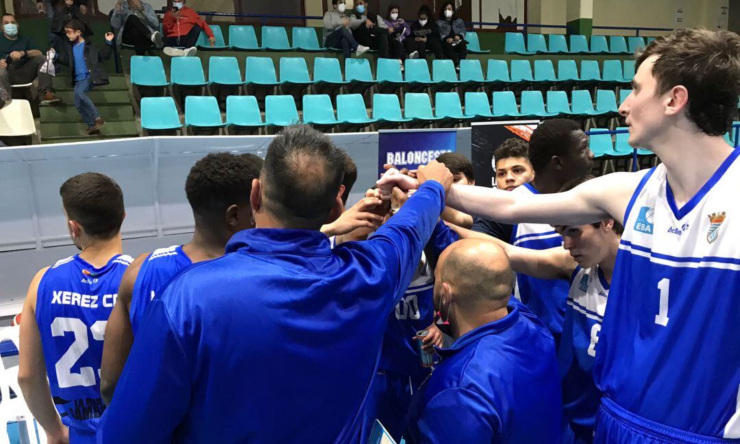Jugadores del Baloncesto Xerez CD antes de un partido