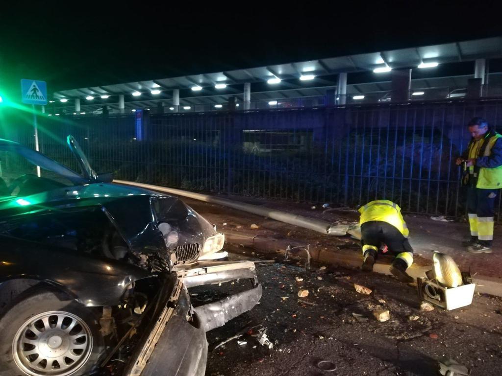 La Policía Local de Córdoba detiene al conductor de un coche robado que dio positivo en alcohol y drogas