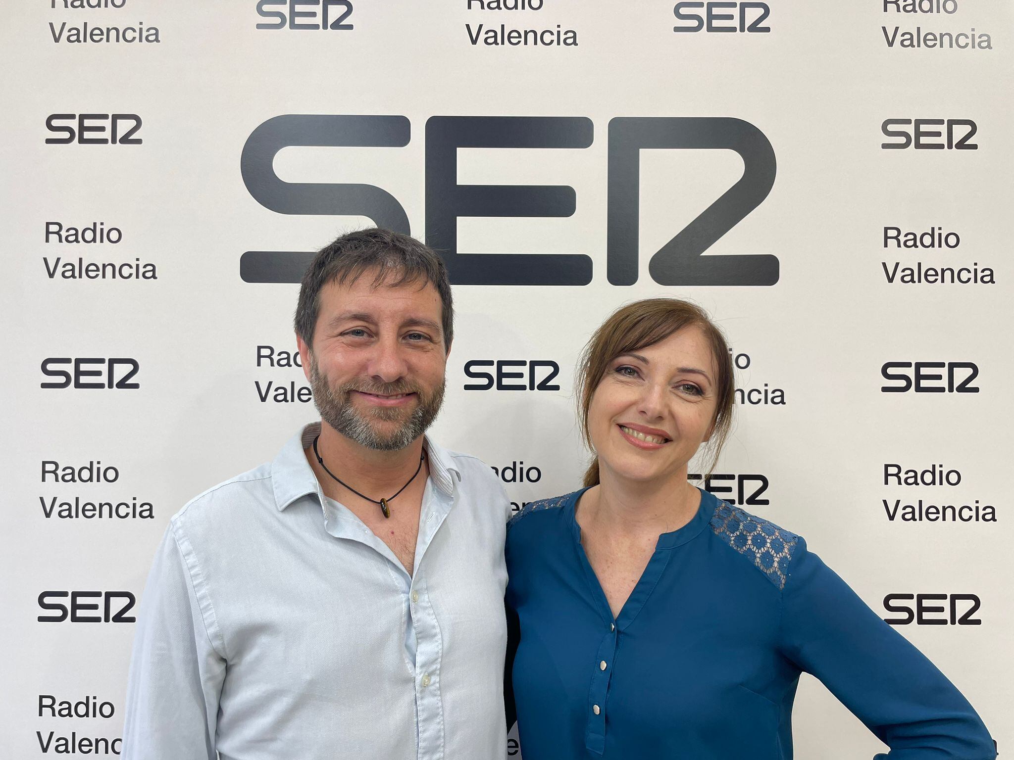 Los actores Vicent Pastor y Rosa López, en Radio Valencia.