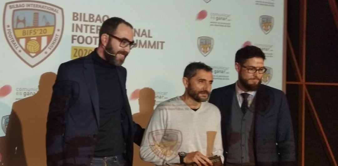 El ex entrenador del Barcelona Ernesto Valverde recoge en San Mamés el Premio Referente Bilbao International Football Summit - BIFS&#039;20