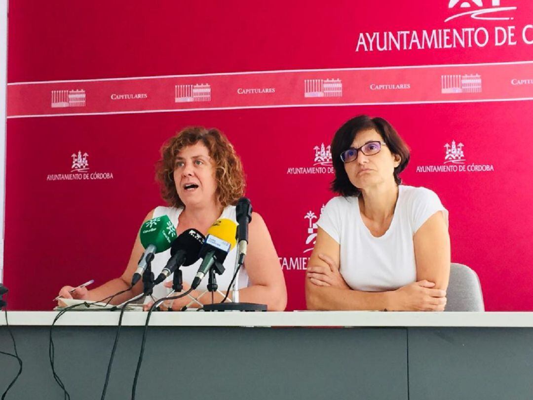 Las concejalas de Izquierda Unida, Alba Doblas y Amparo Pernichi