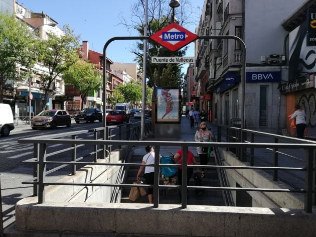 Imagen de la entrada del metro &#039;Puente de Vallecas&#039;