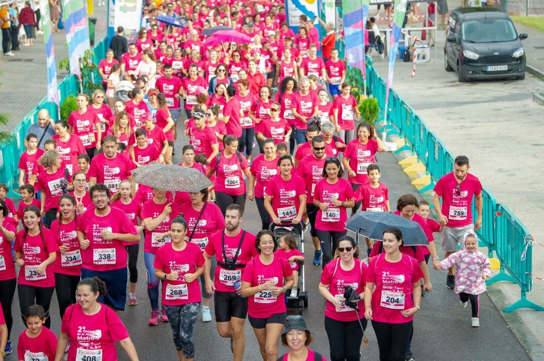 Momento de la salida de la II Carrera de la mujer en Motril