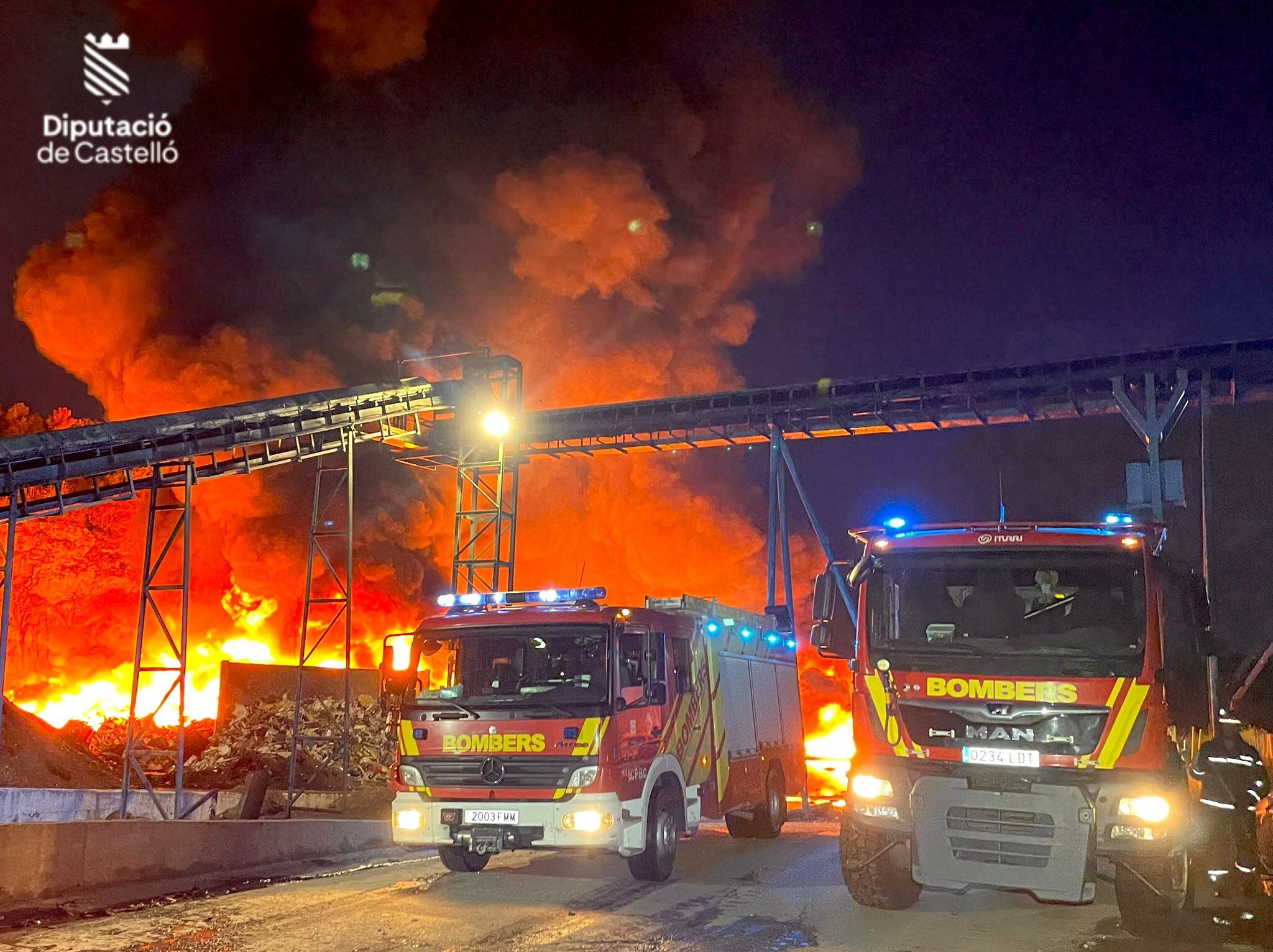 Incendio en la planta de reciclaje de Reciplasa (Onda)