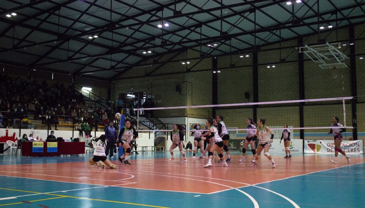 Imagen del derbi entre el Extremadura Arroyo y el Extremadura Badajoz CPV con victoria de éste por 2-3.