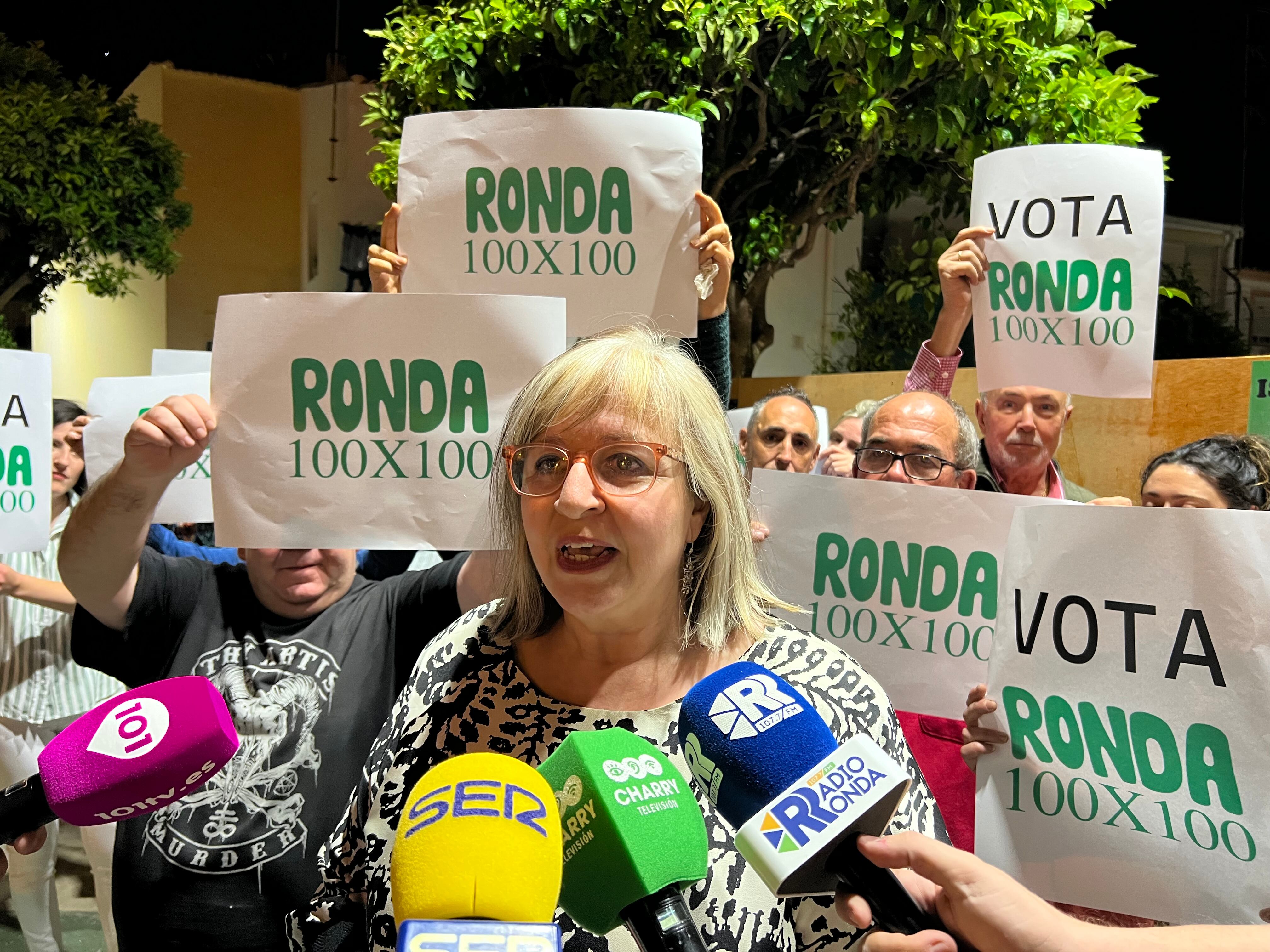 El barrio de San Cristóbal arropó a la candidata de Ronda 100x100