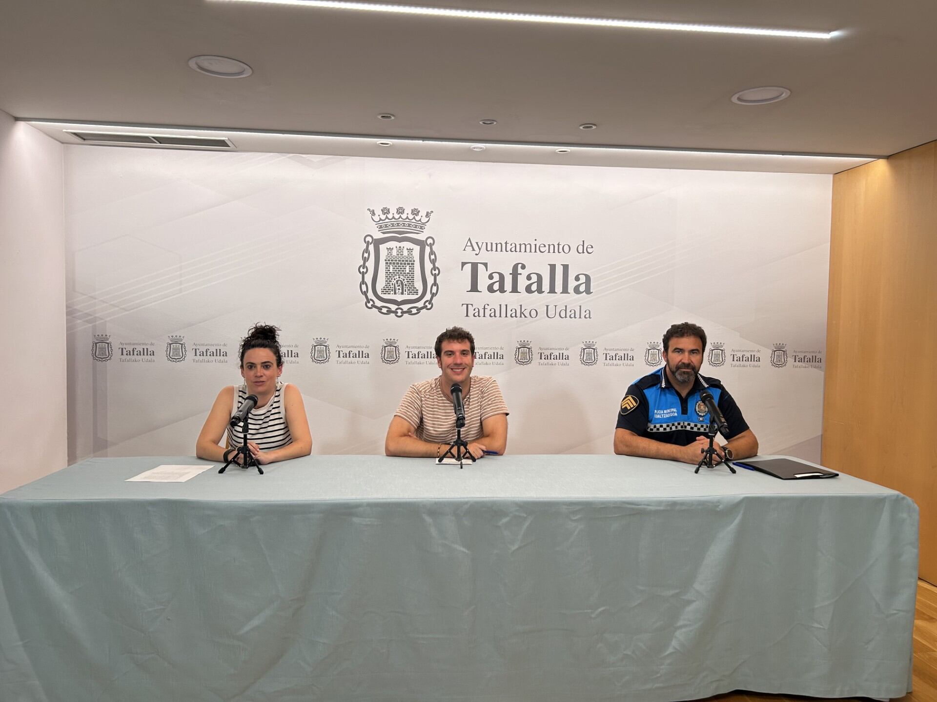 La concejala de festejos, Maitane Fernández; el alcalde, Xabi Alcuaz; y el jefe de Policía local, Iván Colás, han hecho balance de las fiestas de Tafalla 2025