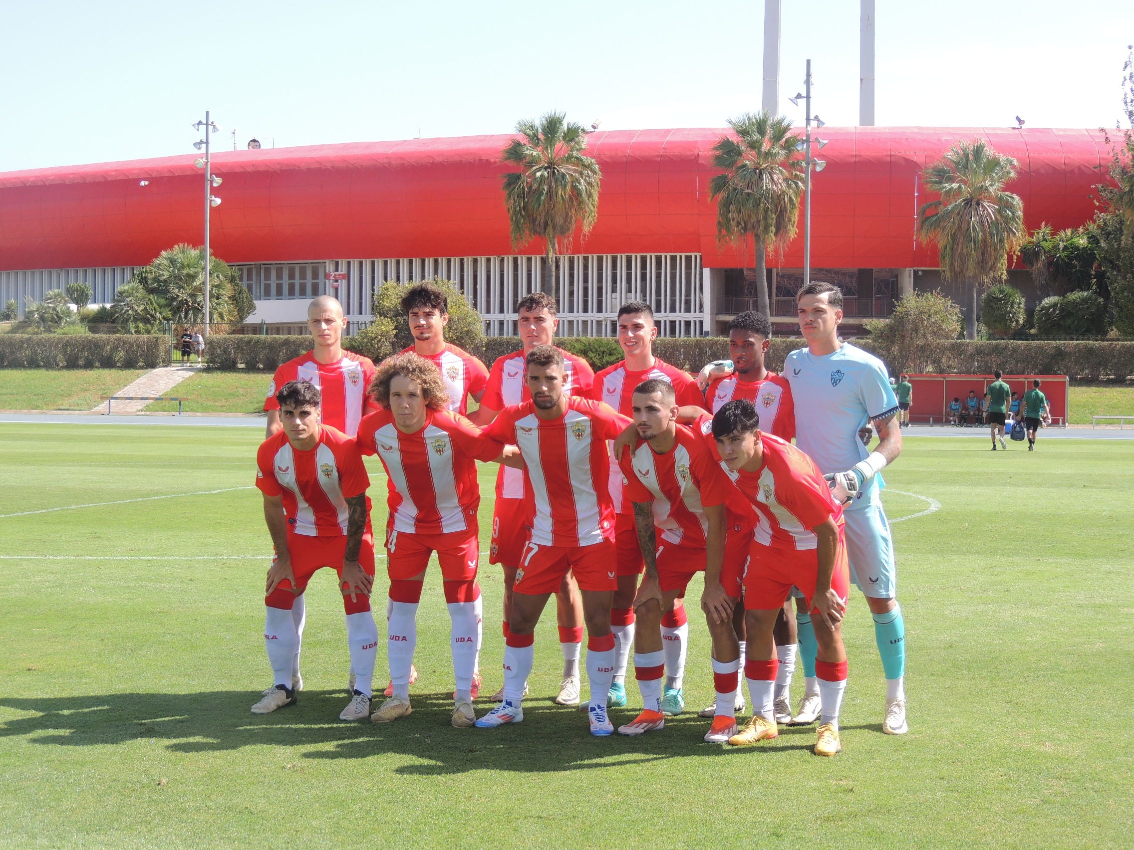 El once del filial en el Anexo Mediterráneo ante la Balompédica Linense.