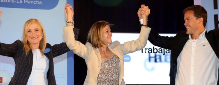 Carlos Velázquez (a la dcha.) con Cospedal y Cristina Cifuentes, actual presidenta de Madrid, en la pasada campaña electoral