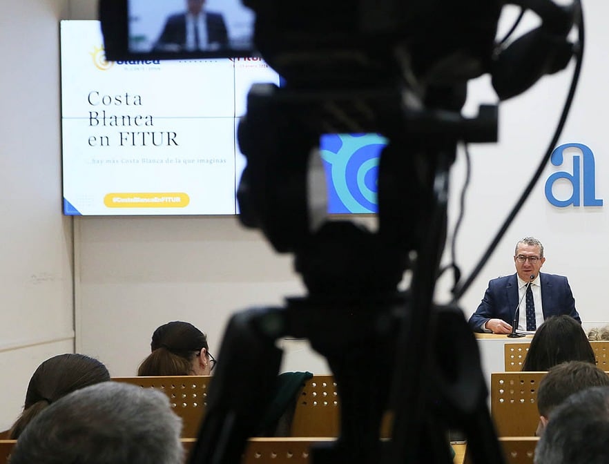 El alcalde de Benidorm y presidente de la Diputación de Alicante, Toni Pérez, este miércoles en rueda de prensa