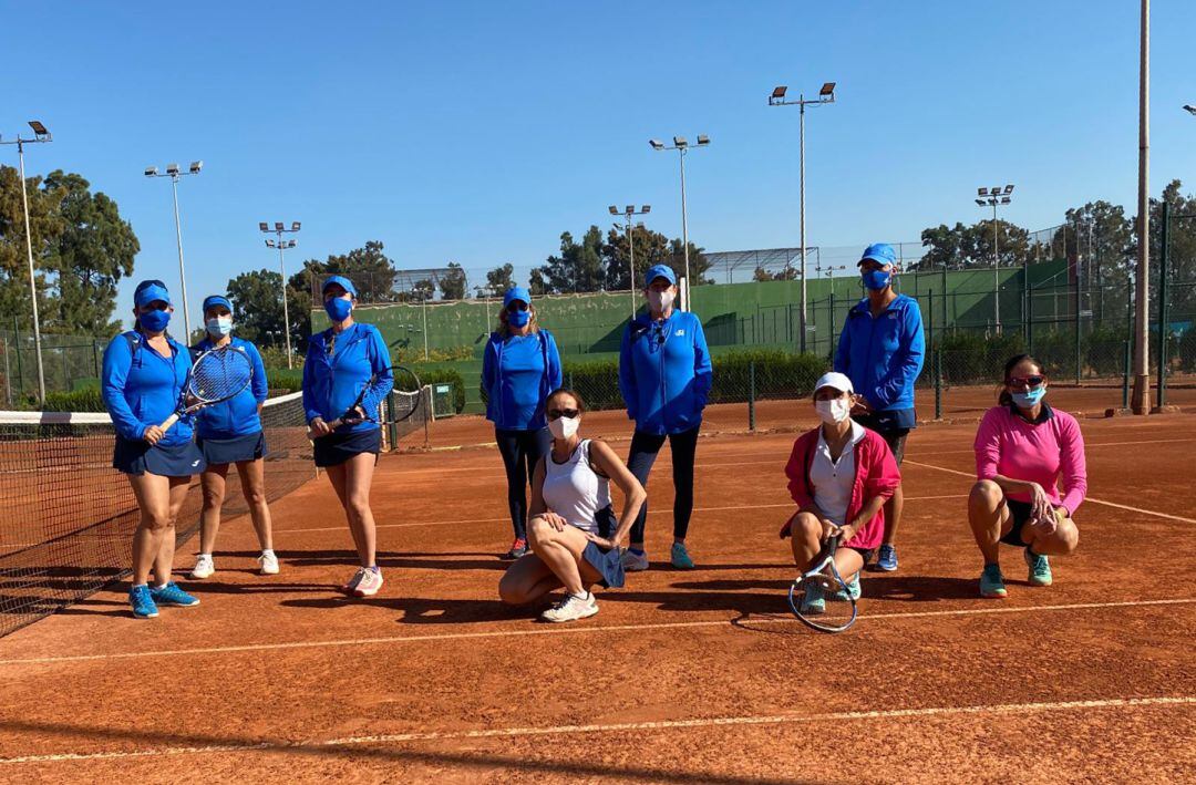 Componentes del equipo Veteranas del CT Dénia.