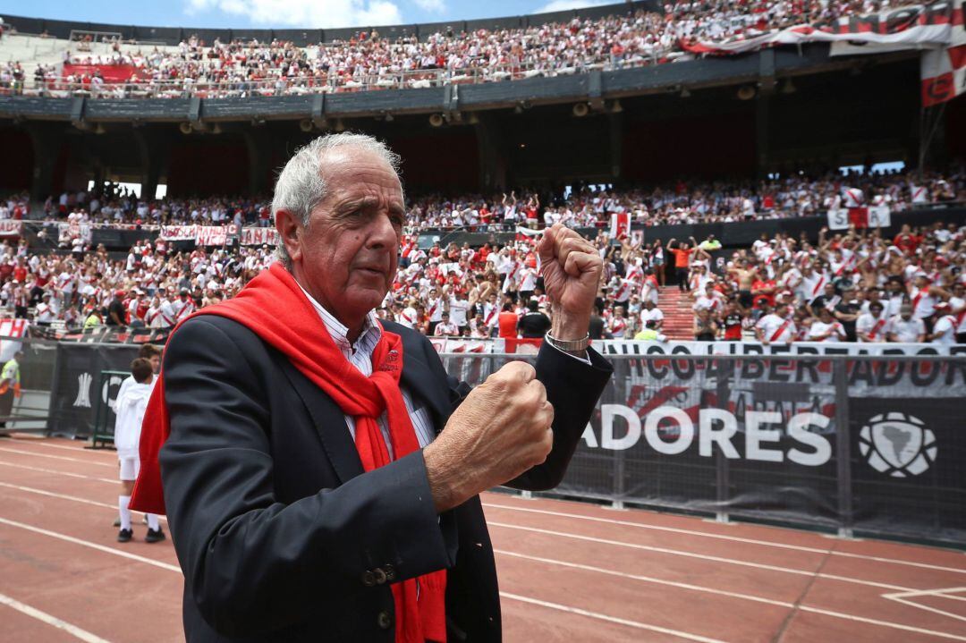 el presidente del River, ante el público