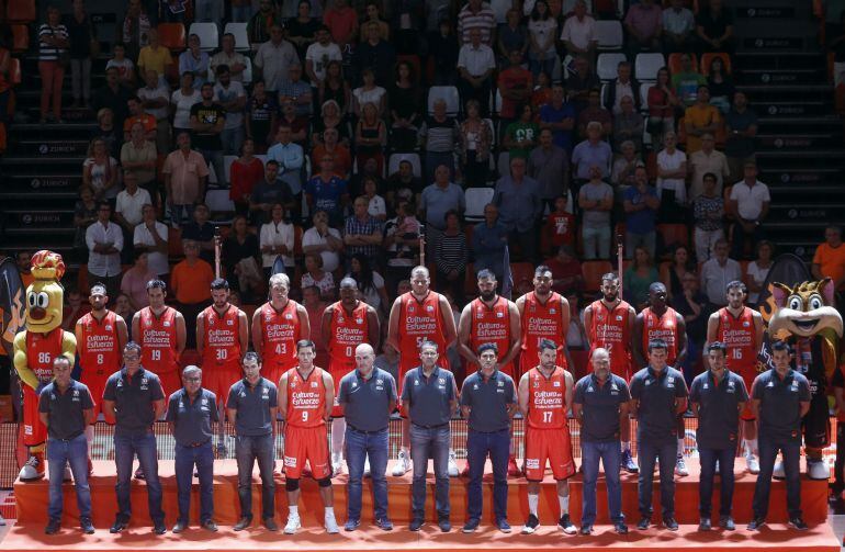 GRA380. VALENCIA, 25092016. El primer equipo del Valencia Basket para la temporada 2016-2017 durante su presentación en un acto en el que celebra sus treinta años de historia. EFEKai Försterling
