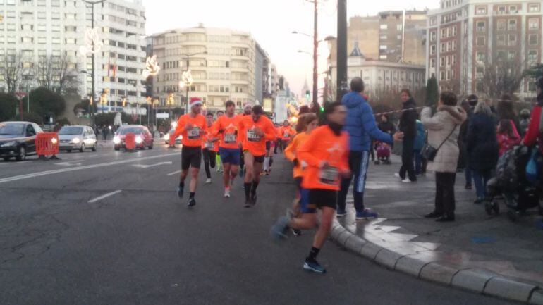 8.000 personas salieron a la calle para disfrutar de la San Silvestre