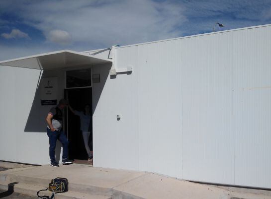 Exterior del aula prefabricada del CEIP &quot;Alarcos&quot; de Valverde