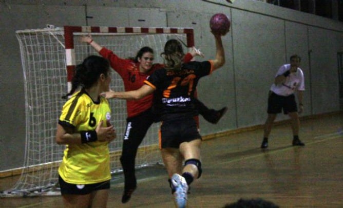 La capitana, Matxalen Ziarsolo entrenando en el área catalana
