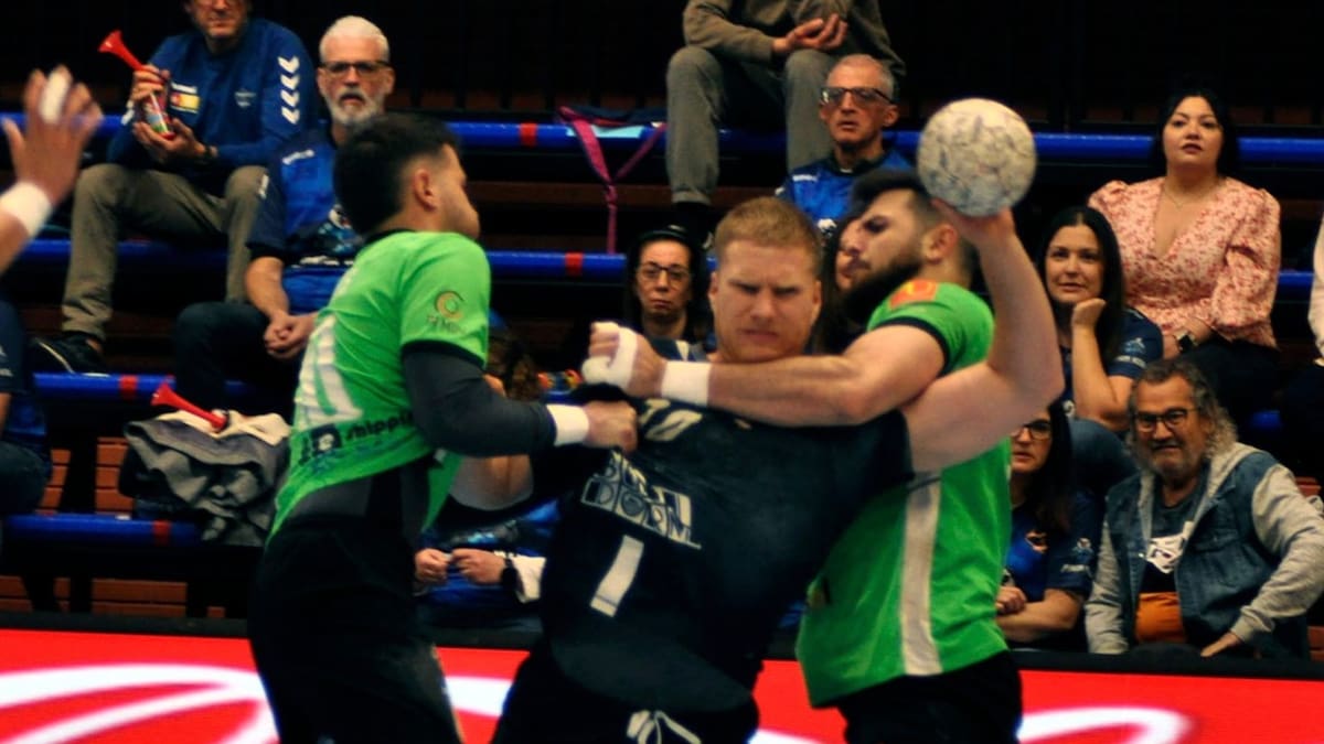 El Balonmano Servigroup Benidorm escenifica su hundimiento ante Alcobendas