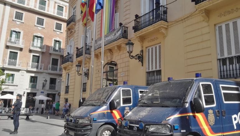 Registro policial en la sede de la Diputación de Valencia