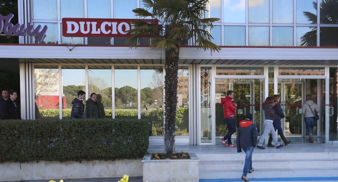 Exterior de la fábrica de Dulciora en Valladolid