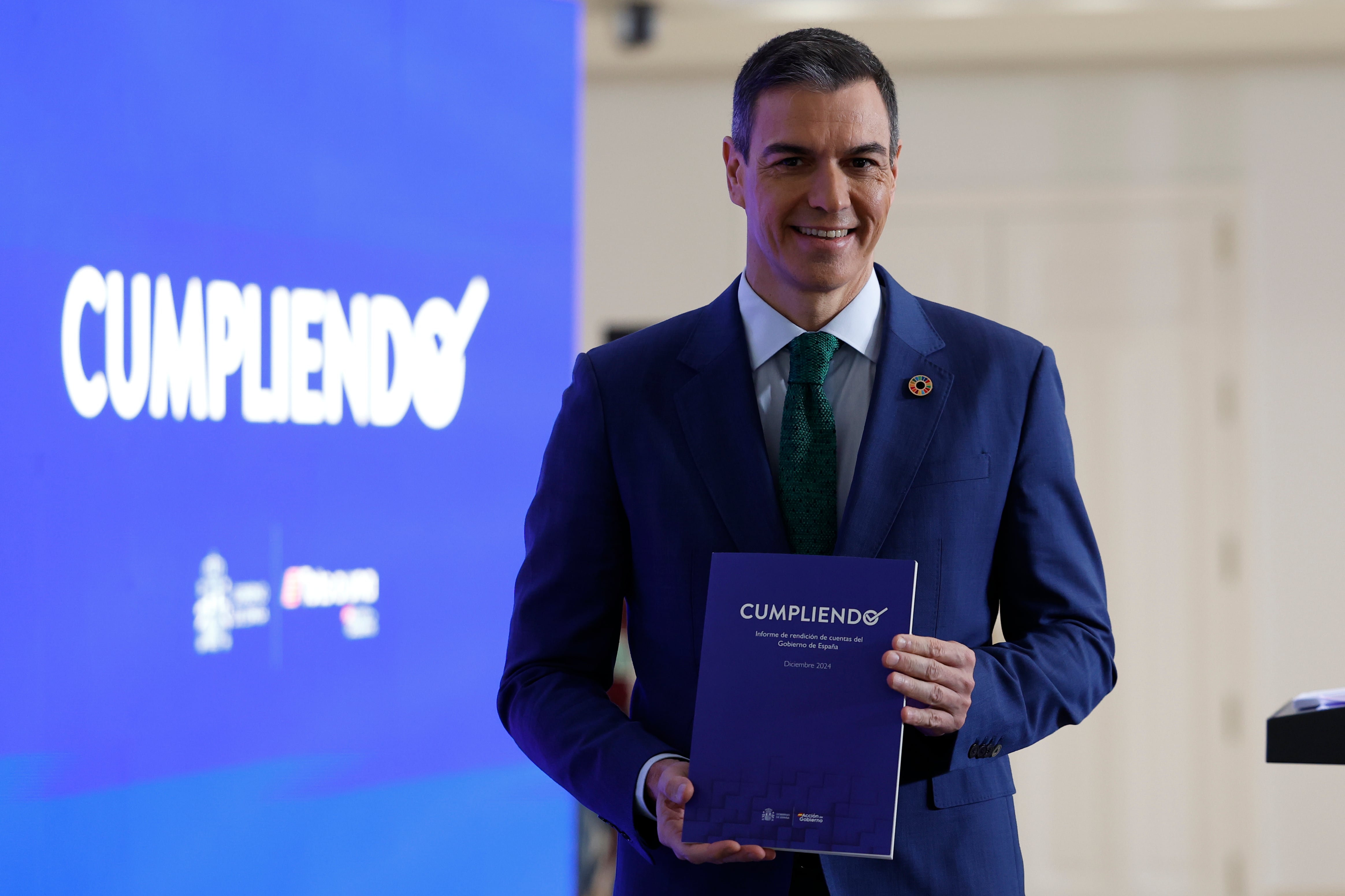 El presidente del Gobierno, Pedro Sánchez, ofrece una rueda de prensa tras reunión del último Consejo Ministros del año en el palacio de la Moncloa en Madrid este lunes. EFE/ Chema Moya