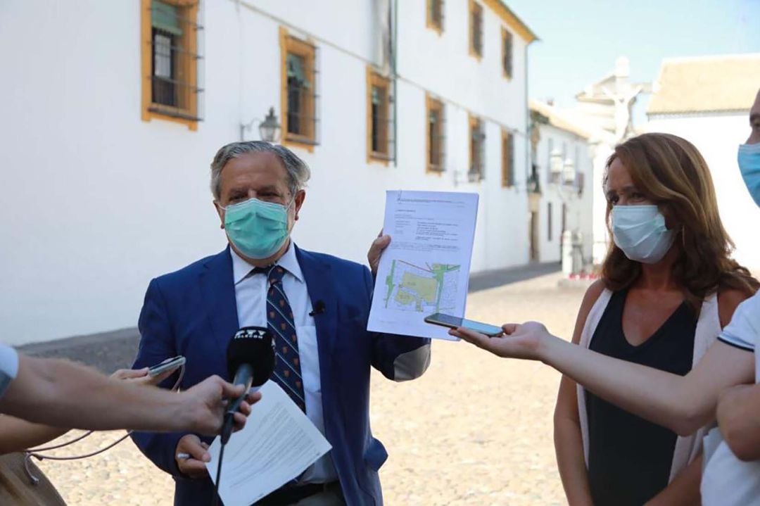 Salvador Fuentes y Mariam Aguilar en Capuchinos.