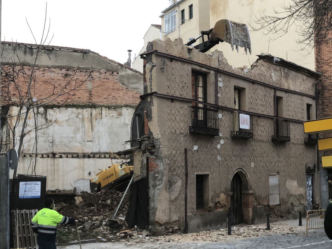 Derribo del edificio junto a la antigua Casa Vasca