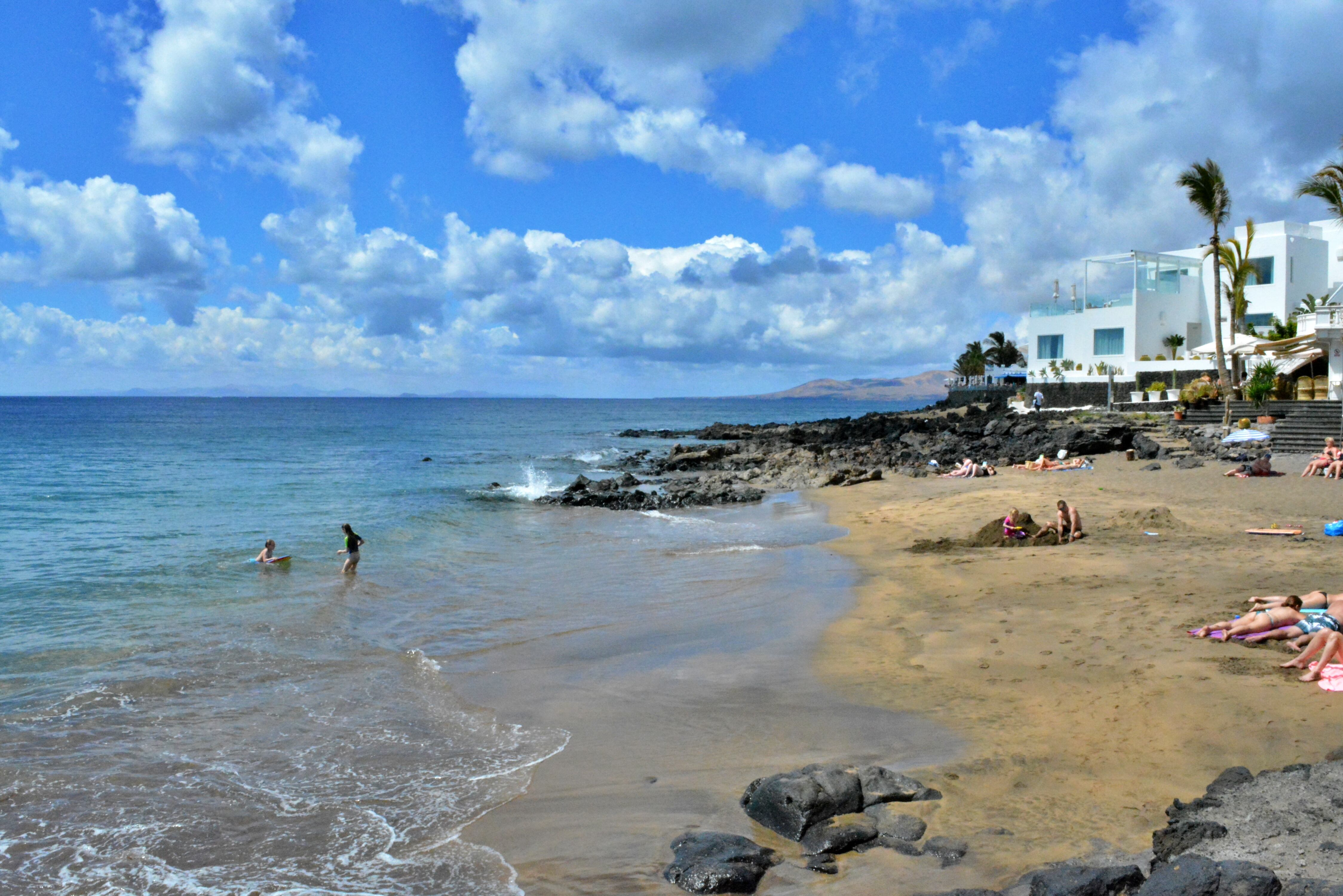 Parte de una las playas de Puerto del Carmen, en el municipio lanzaroteño de Tías.