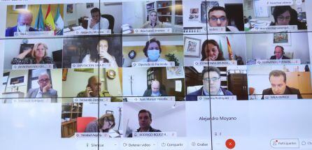 Alcaldes de la provincia en conferencia con Fernando Rodríguez Villalobos