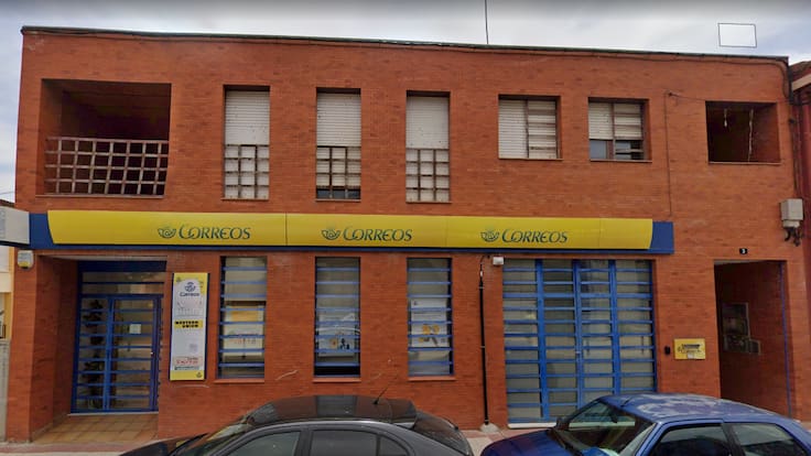 Cierre Correos Arcos (Cristina Rubio de CCOO y Ángel Ceña de Soria YA) - Arcos de Jalón se opone a la reducción del servicio de Correos a una hora diaria