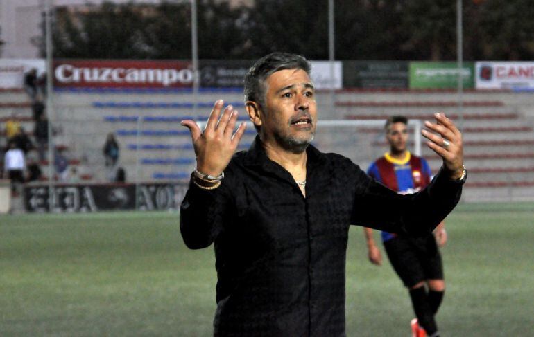 Mario Barrera, entrenador del Eldense, confía en puntuar