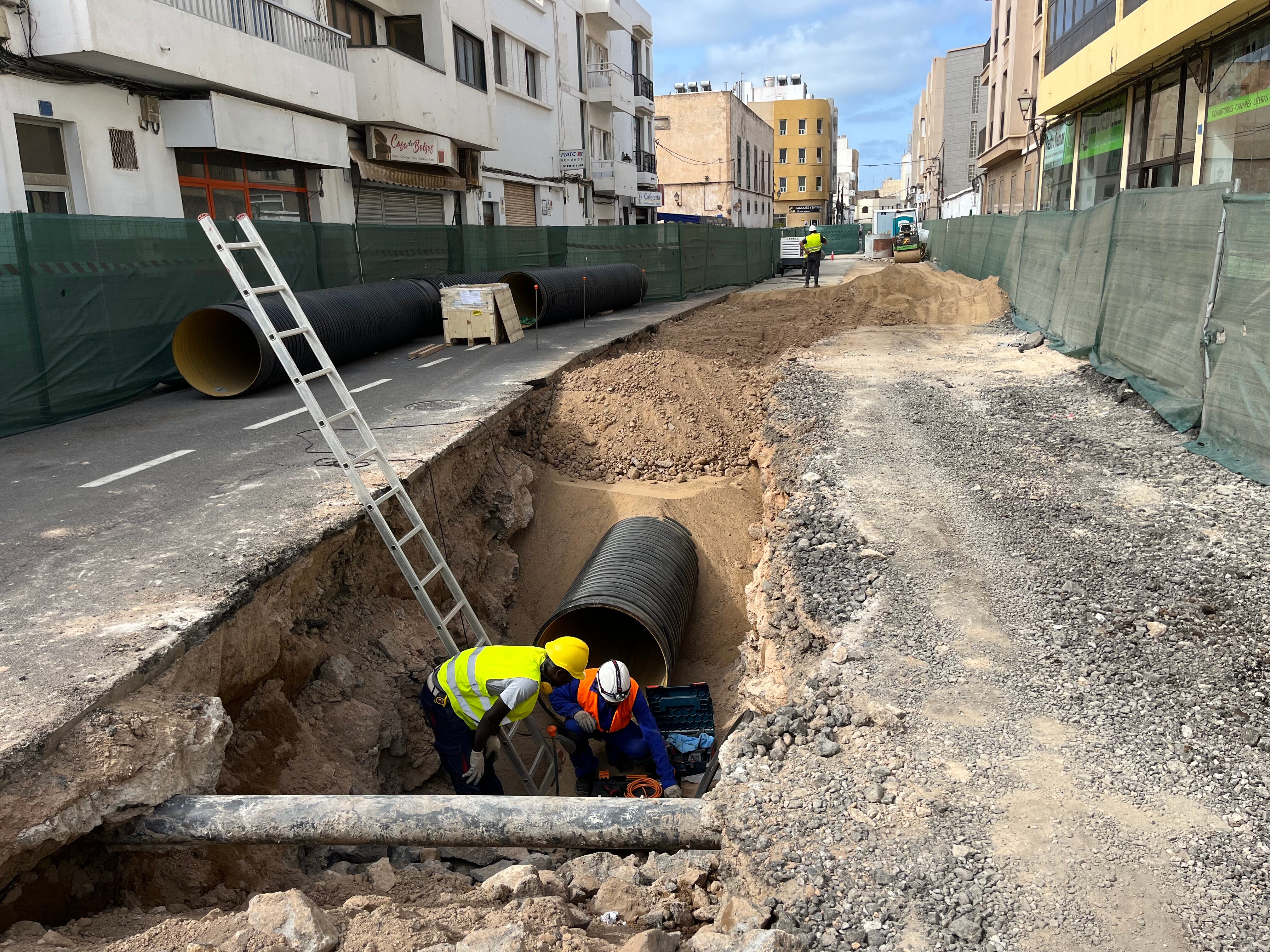 Operarios trabajando en Arrecife.