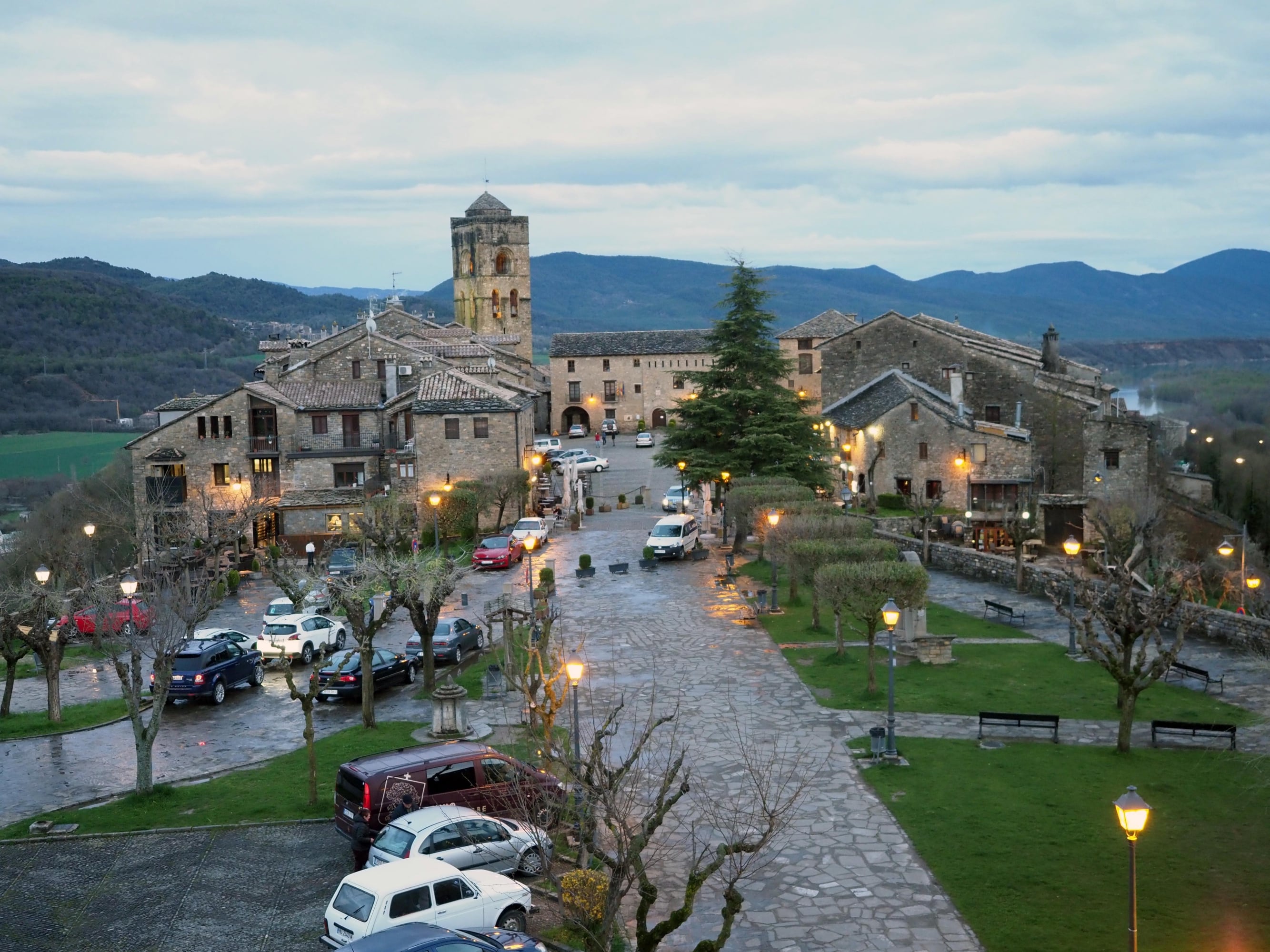 Vista panorámica del casco antiguo de Aínsa