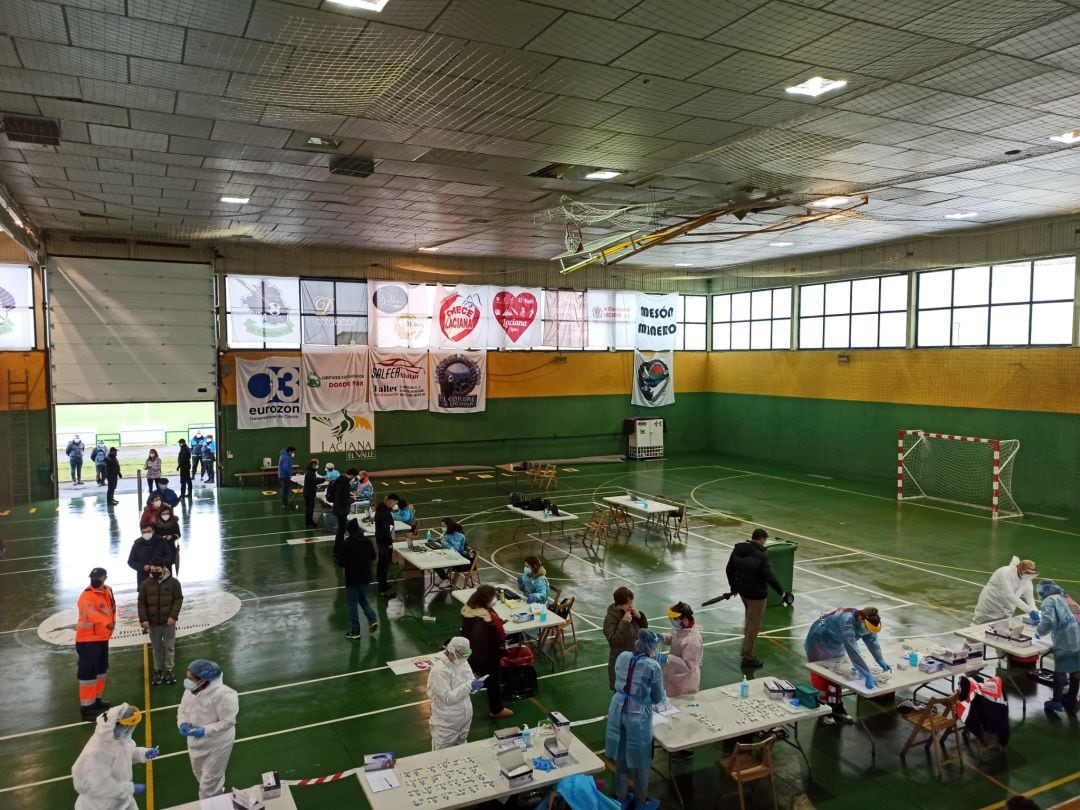 El cribado se llevó a cabo en el polideportivo municipal de Villablino