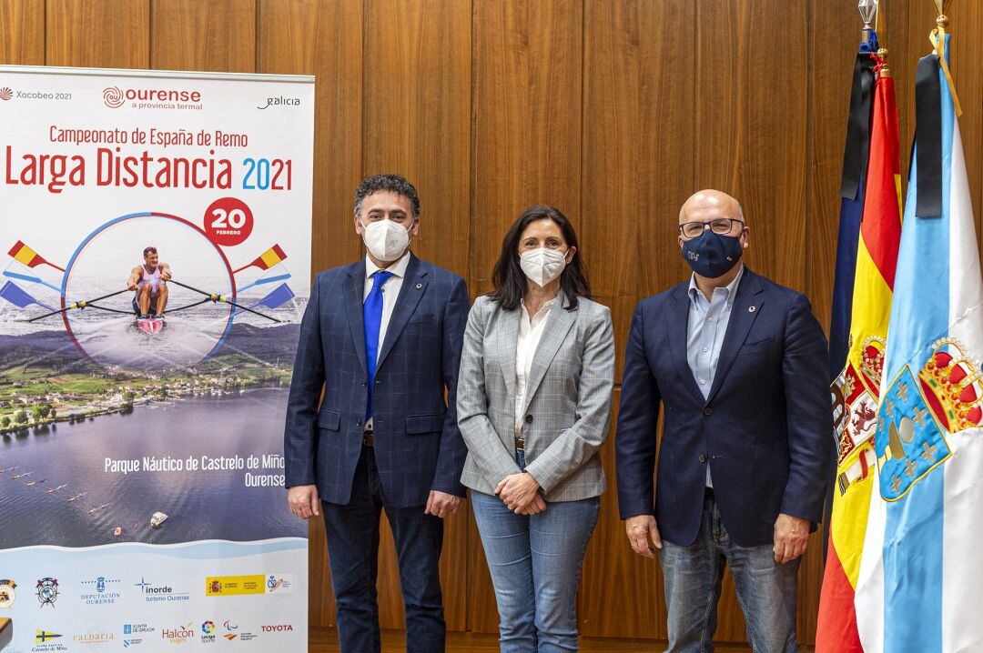 Avelino Pazos, alcalde de Castrelo de Miño, Asunción Loriente, presidenta da comisión xestora da federación española de remo e Manuel Baltar, presidente da Deputación de Ourense, na presentación do Campionato de España de Remo de Longa Distancia