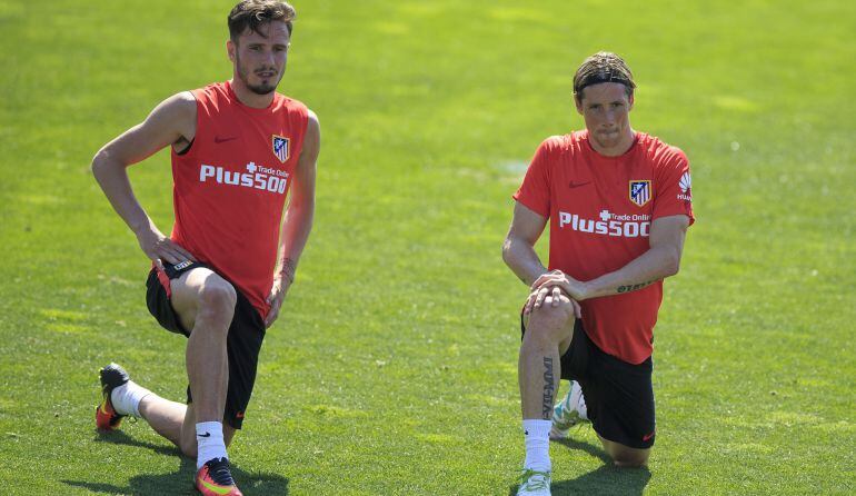 Los dos emblemas de la cantera colchonera calientan antes de comenzar el entrenamiento en el Cerro del Espino