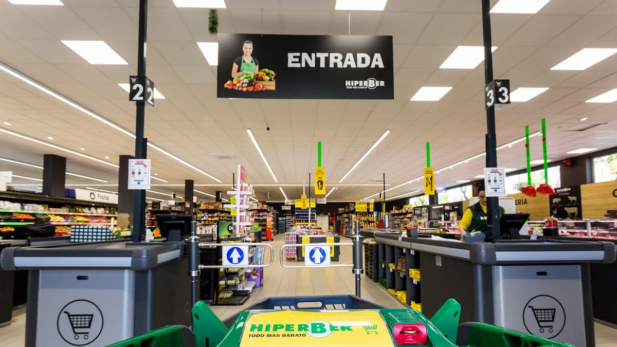 Hiperber invierte 700.000 euros en Ontinyent para abrir un nuevo supermercado y mantener 18 empleos