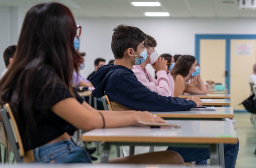 Alumnos en clase (Archivo).
