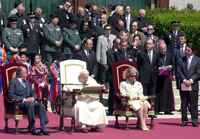 Juan Pablo II comienza su última visita papal a España, en mayo de 2003