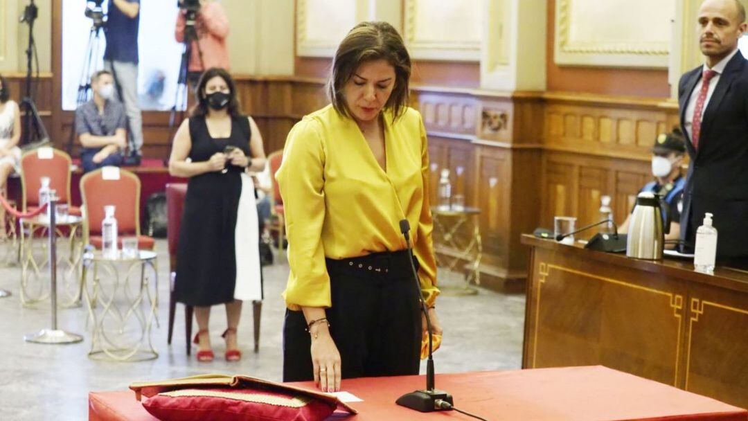 La concejal Evelyn alonso durante su toma de posesión. 