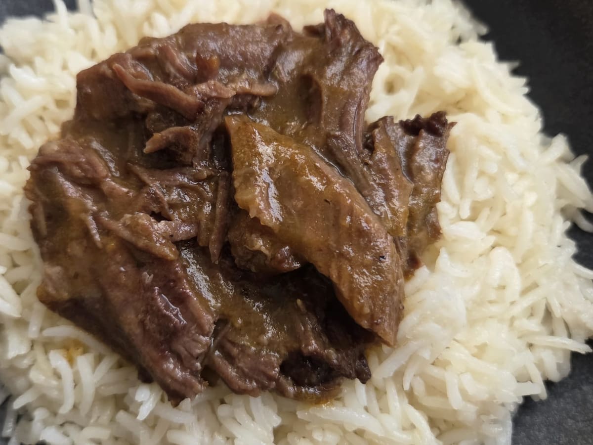 Galtes de vedella al curri (per Santi Hernández)